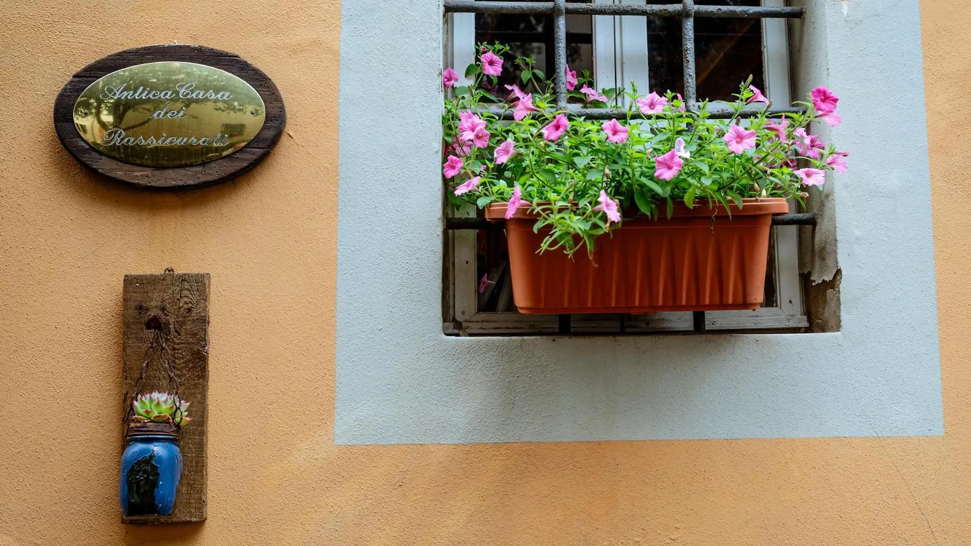 Antica Casa Dei Rassicurati Bed & Breakfast Montecarlo
