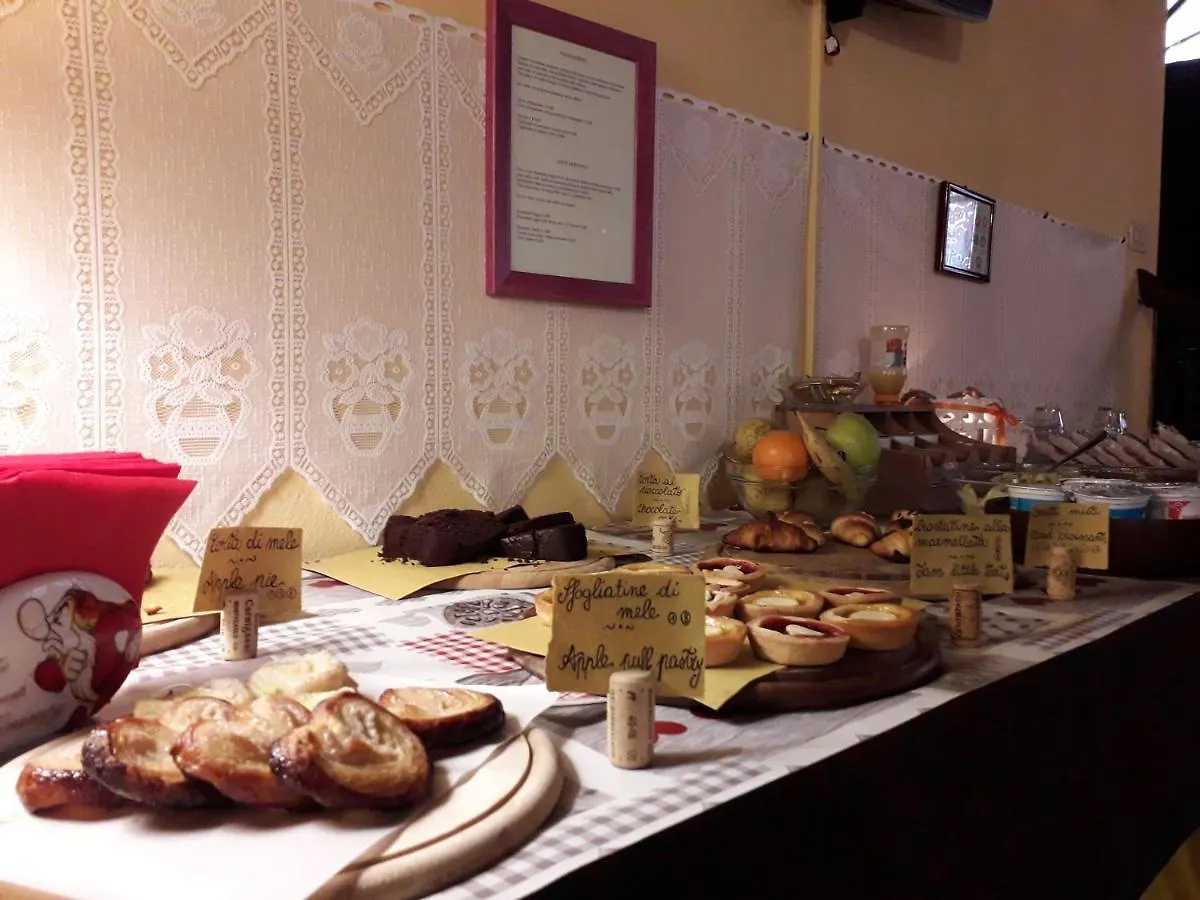 Antica Casa Dei Rassicurati Bed & Breakfast Montecarlo